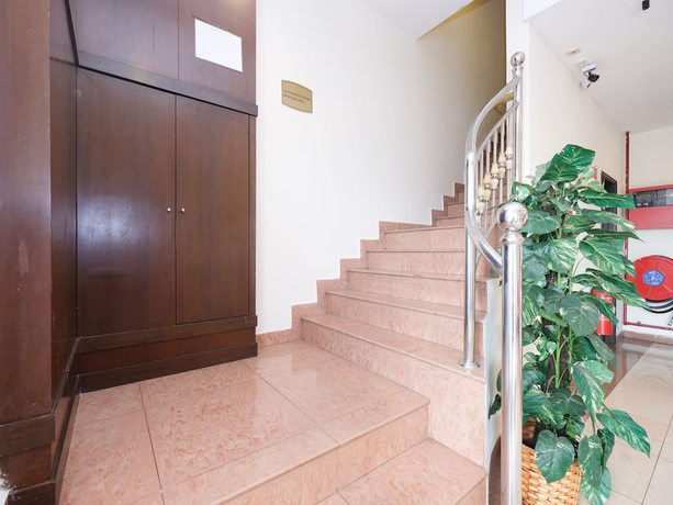 Imagen de los interiores del Hotel OYO 89968 Sri Sutra. Foto 16