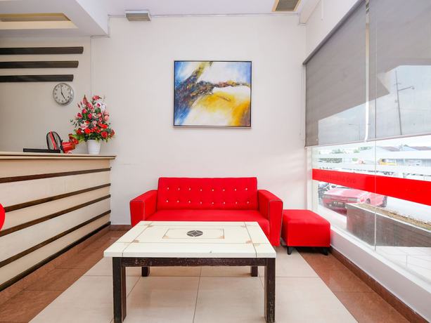 Imagen de los interiores del Hotel OYO 89968 Sri Sutra. Foto 18