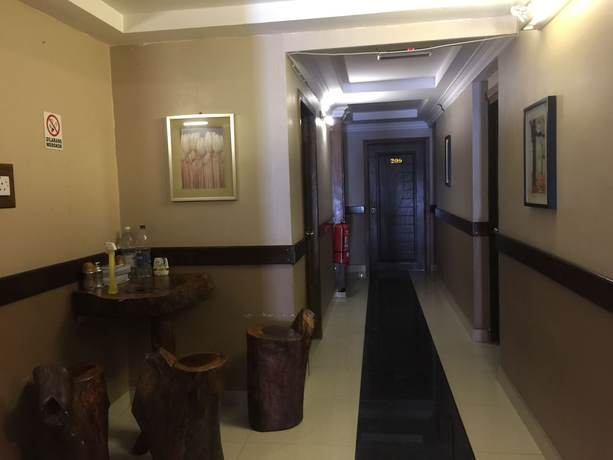 Imagen de los interiores del Hotel OYO 89976 Fins. Foto 17