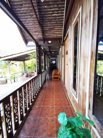 Imagen de los interiores del Hotel OYO 90038 Dalyla Inn Chalet. Foto 16
