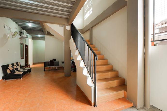 Imagen de los interiores del Hotel OYO 90045 Annafi Apartel. Foto 16