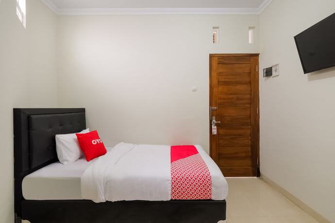 Imagen de la habitación del Hotel OYO 90045 Annafi Apartel. Foto 12