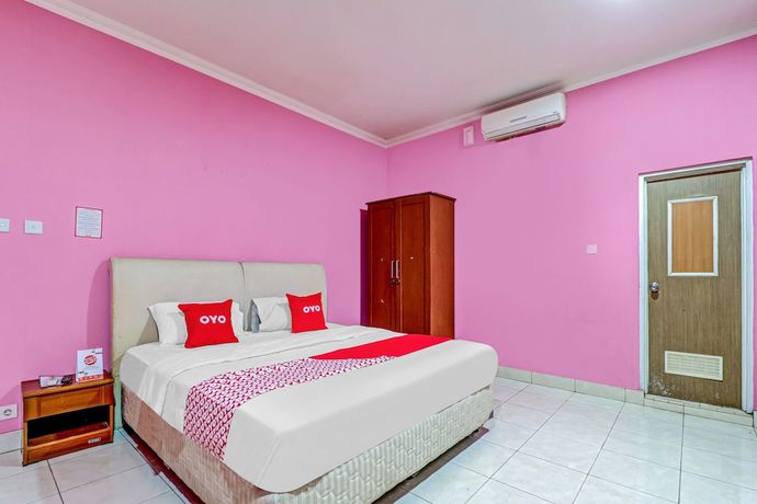 Imagen de la habitación del Hotel OYO 90218 Ubaran Guest House. Foto 4