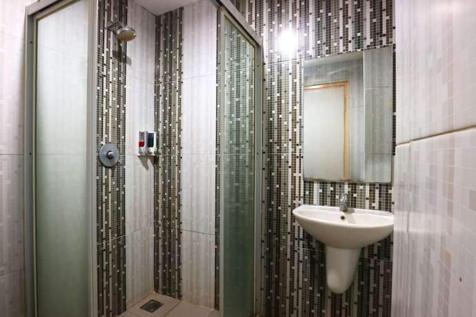 Imagen de la habitación del Hotel OYO 90244 Hotel Antara. Foto 6