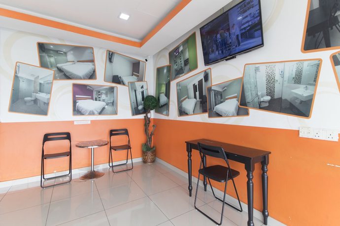 Imagen de los interiores del Hotel OYO 90296 Red Orange Port Klang. Foto 16