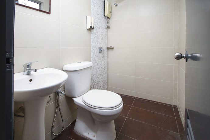 Imagen de la habitación del Hotel OYO 90345 TM. Foto 13