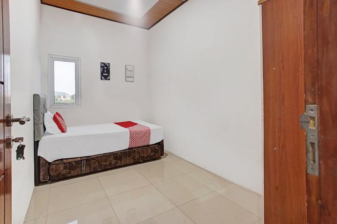 Imagen de la habitación del Hotel OYO 90399 Box House. Foto 2