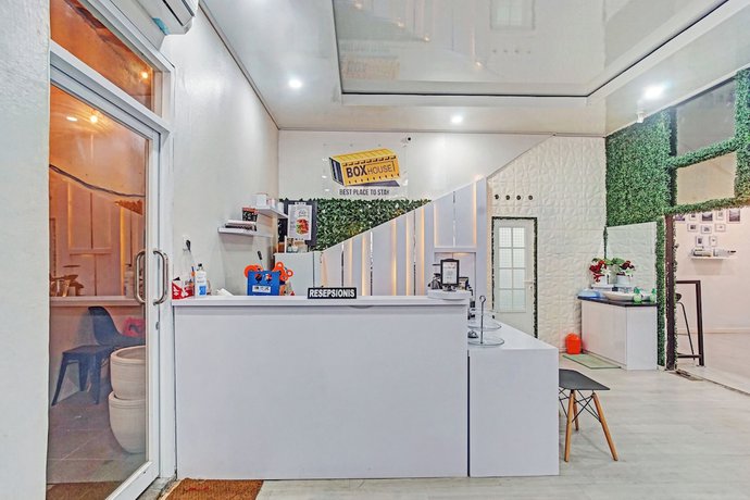 Imagen de los interiores del Hotel OYO 90399 Box House. Foto 13