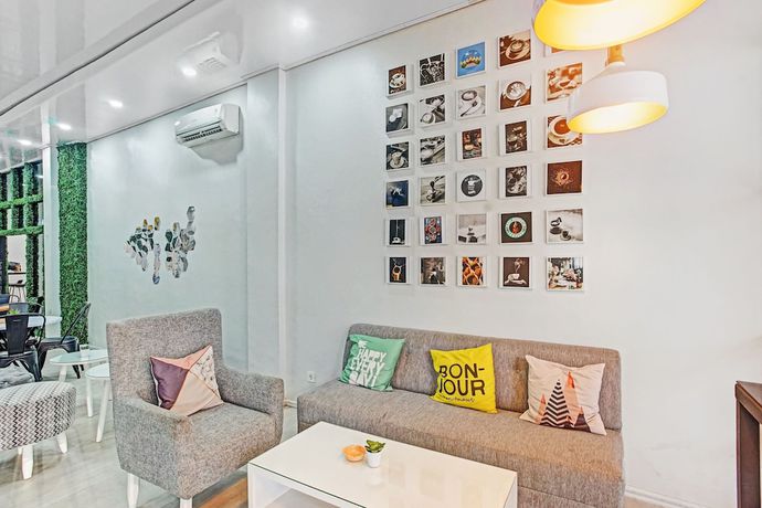 Imagen de los interiores del Hotel OYO 90399 Box House. Foto 14