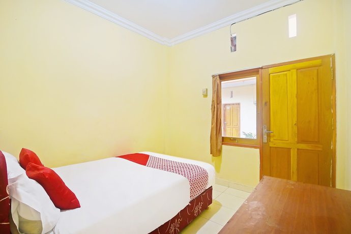 Imagen de la habitación del Hotel OYO 90463 A2b Guesthouse. Foto 2