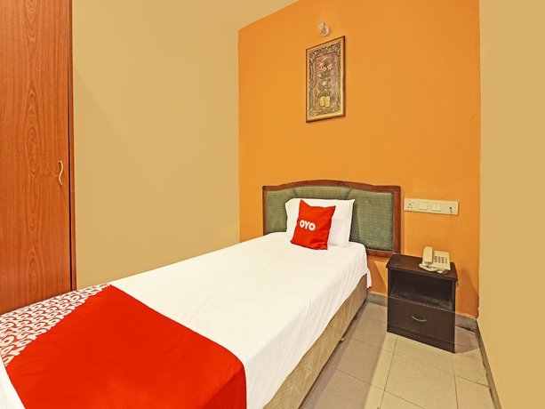 Imagen de la habitación del Hotel OYO 90510 Sahara. Foto 5