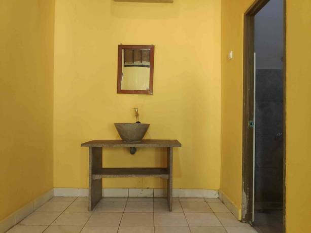Imagen de la habitación del Hotel OYO 90547 Pondok Saren Anyar. Foto 15
