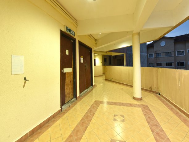 Imagen de los interiores del Hotel OYO 90559 Ummul Motel C Mart. Foto 18