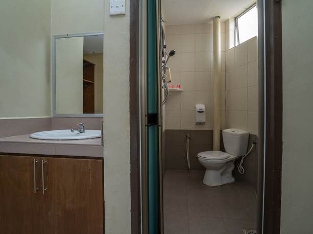 Imagen de la habitación del Hotel OYO 90568 Sutera Inanam. Foto 2