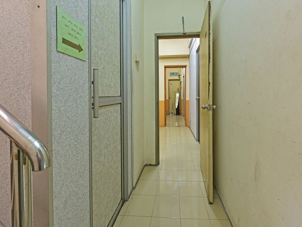 Imagen de los interiores del Hotel OYO 90593 Bajet Gaya Warisan. Foto 17