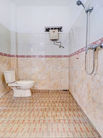 Imagen de la habitación del Hotel OYO 90621 Pondok 23, Sayang. Foto 17