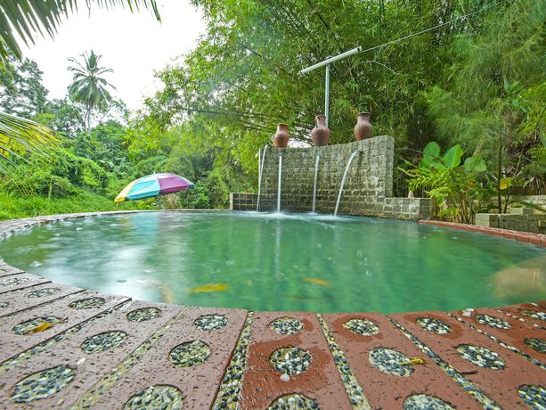 Imagen de la piscina del Hotel OYO 90642 Twin Mutiara Chalet andHomestay. Foto 20