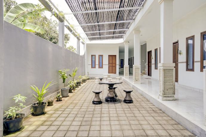 Imagen de los interiores del Hotel OYO 90690 Pondok Dukuh. Foto 18