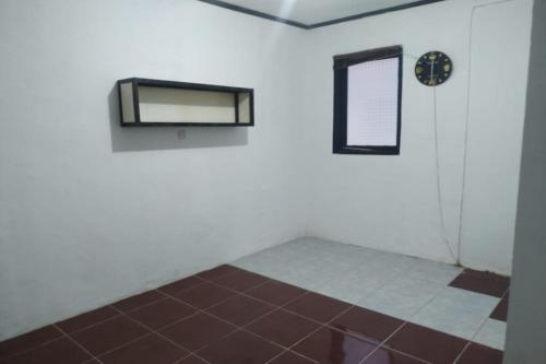 Imagen general del Hotel OYO 90699 Yellow White Guesthouse Palu. Foto 16