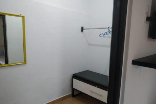 Imagen general del Hotel OYO 90699 Yellow White Guesthouse Palu. Foto 17