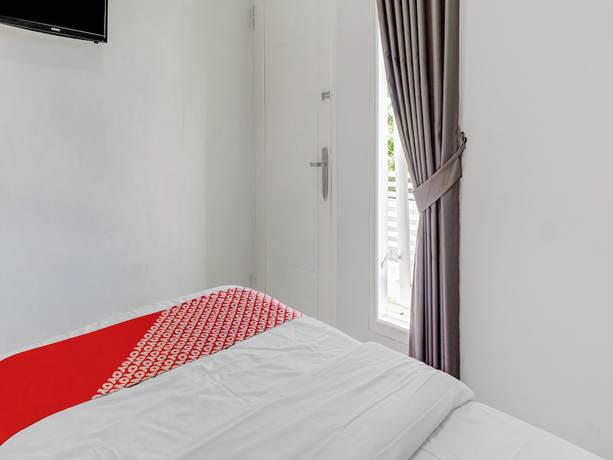 Imagen de la habitación del Hotel OYO 90730 Padekosan. Foto 11