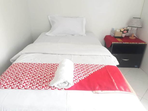 Imagen de la habitación del Hotel OYO 90730 Padekosan. Foto 16