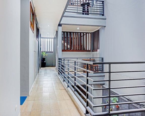 Imagen de los interiores del Hotel OYO 90738 Griya Dara. Foto 18