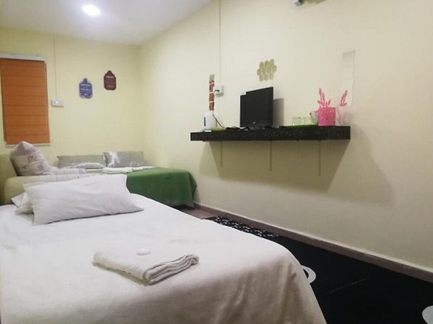 Imagen de la habitación del Hotel OYO 90762 Fs Dimensi. Foto 12