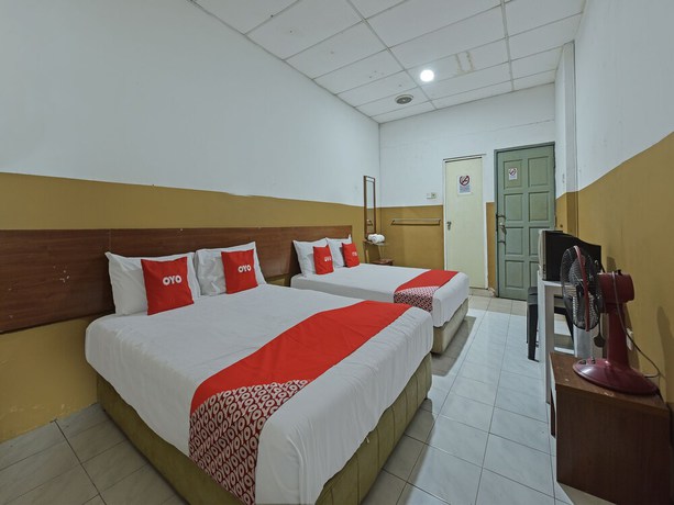 Imagen de la habitación del Hotel OYO 90794 Maple. Foto 13