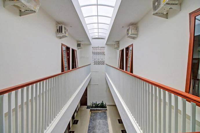Imagen de los interiores del Hotel OYO 90820 Madania Guesthouse Syariah. Foto 13