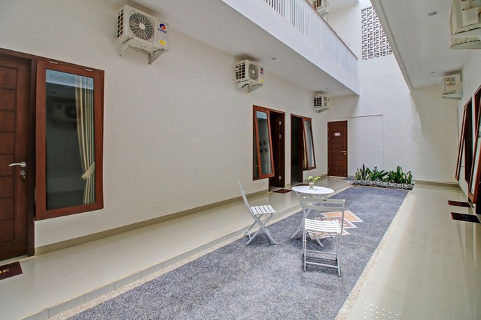 Imagen de los interiores del Hotel OYO 90820 Madania Guesthouse Syariah. Foto 18