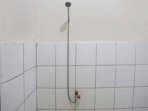 Imagen de la habitación del Hotel OYO 90825 Lizha 2. Foto 11