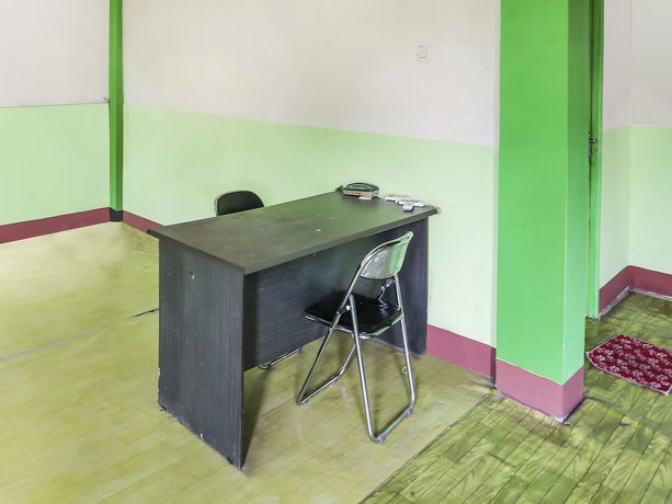 Imagen de los interiores del Hotel OYO 90825 Lizha 2. Foto 20
