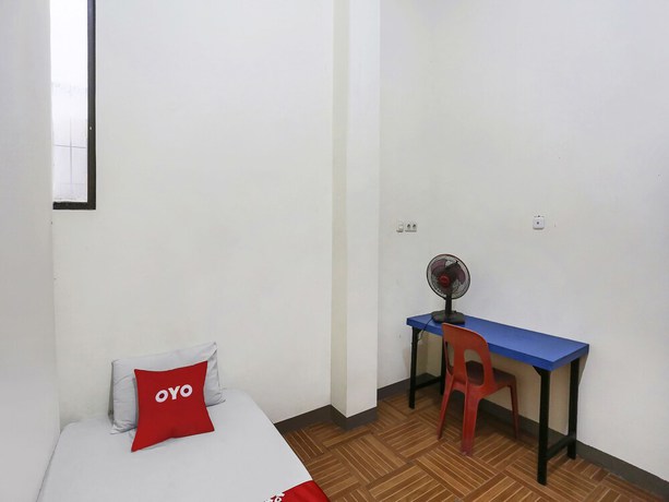 Imagen de la habitación del Hotel OYO 90825 Lizha 2. Foto 15