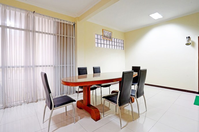 Imagen de los interiores del Hotel OYO 90836 Bartu Guesthouse. Foto 12