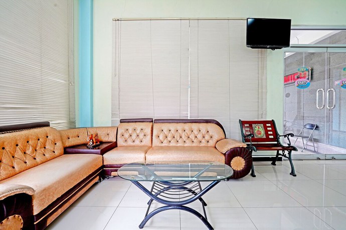 Imagen de los interiores del Hotel OYO 90836 Bartu Guesthouse. Foto 18