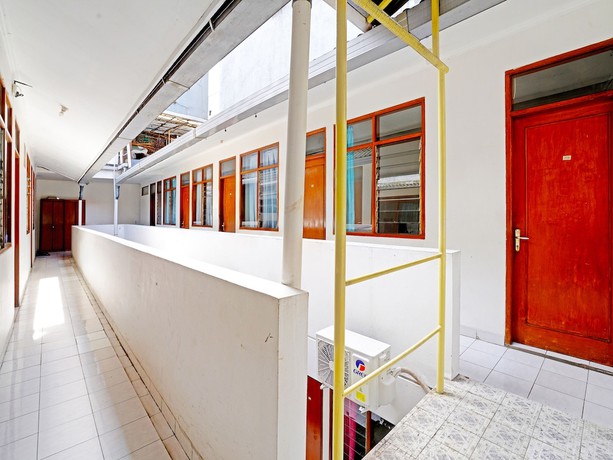Imagen de los interiores del Hotel OYO 90840 Teratai Residence. Foto 15