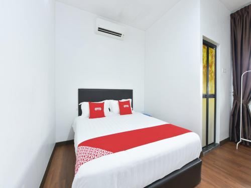 Imagen de la habitación del Hotel OYO 90869 Madeena Inn. Foto 18