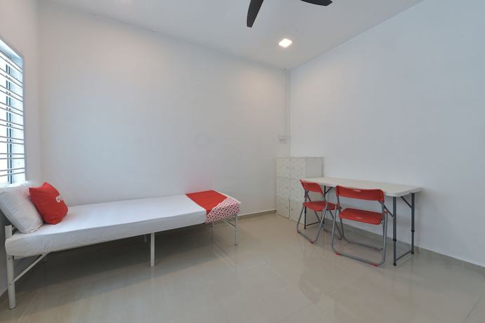 Imagen de la habitación del Hotel OYO 90889 Narasindo Cottage. Foto 5