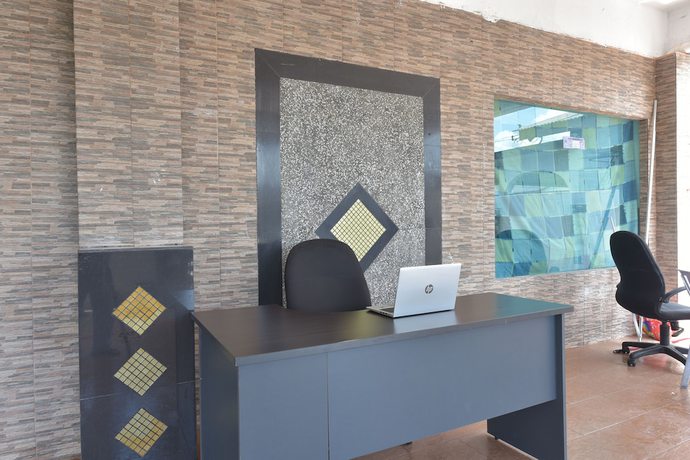 Imagen de los interiores del Hotel OYO 90889 Narasindo Cottage. Foto 20