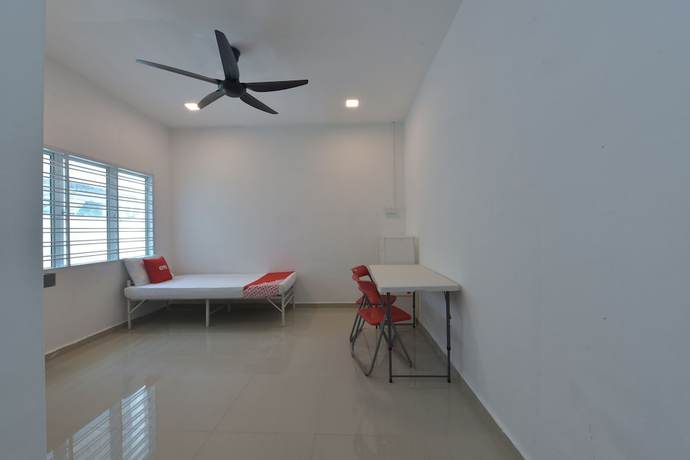 Imagen de la habitación del Hotel OYO 90889 Narasindo Cottage. Foto 10