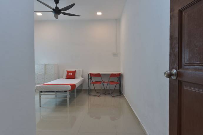 Imagen de la habitación del Hotel OYO 90889 Narasindo Cottage. Foto 14