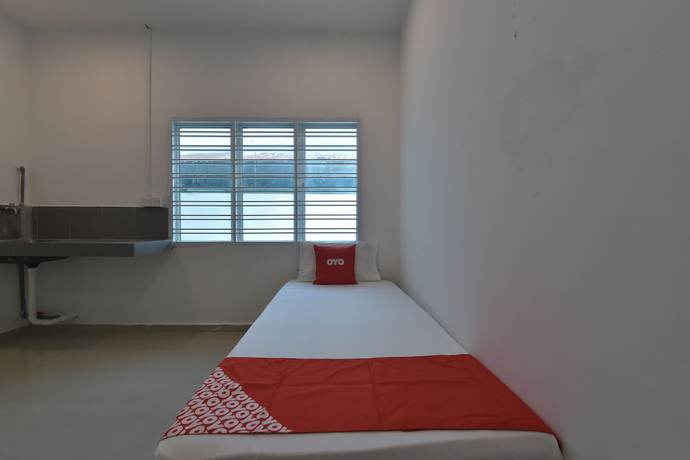 Imagen de la habitación del Hotel OYO 90889 Narasindo Cottage. Foto 16