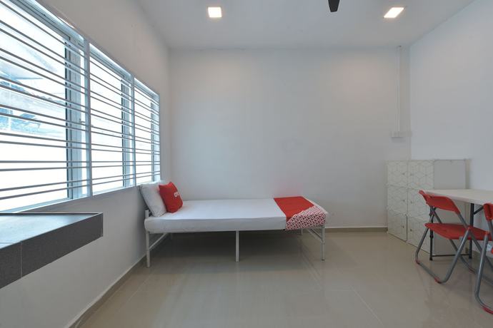 Imagen de la habitación del Hotel OYO 90889 Narasindo Cottage. Foto 17