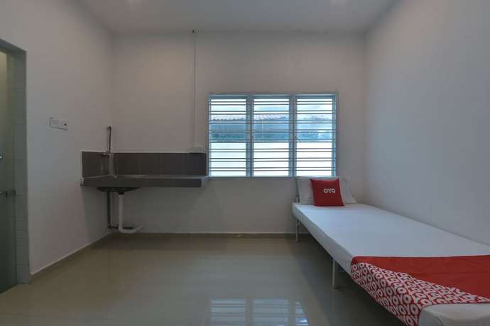 Imagen de la habitación del Hotel OYO 90889 Narasindo Cottage. Foto 19