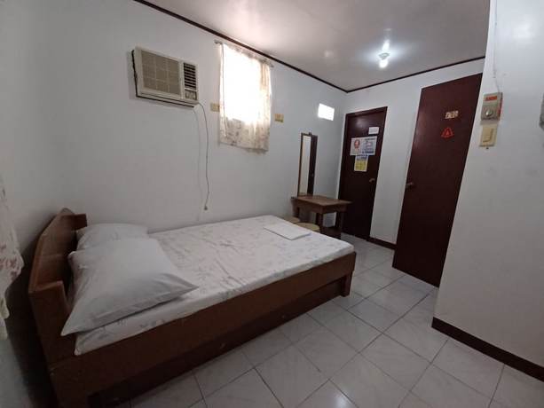 Imagen de la habitación del Hotel OYO 909 Jc Affordable Transient. Foto 17