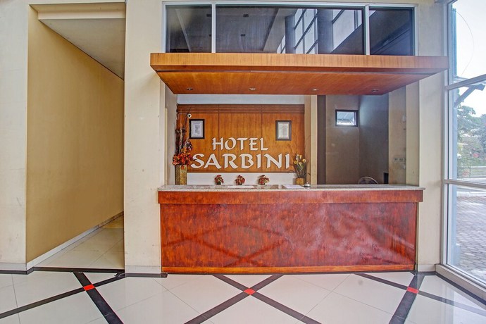 Imagen de los interiores del Hotel OYO 90947 Sarbini. Foto 15