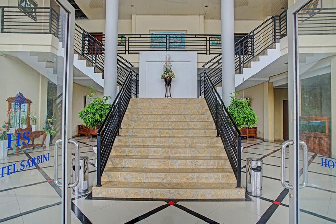 Imagen de los interiores del Hotel OYO 90947 Sarbini. Foto 16