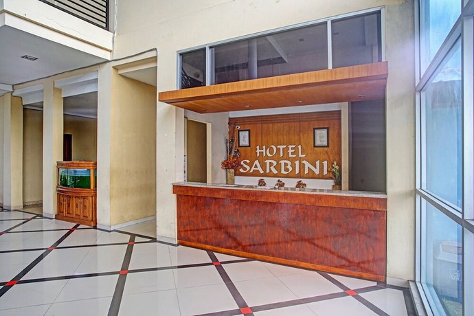 Imagen de los interiores del Hotel OYO 90947 Sarbini. Foto 17