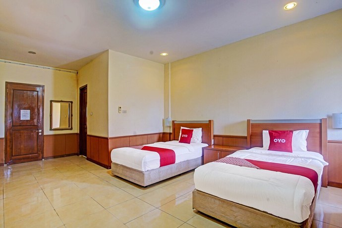 Imagen de la habitación del Hotel OYO 90947 Sarbini. Foto 8
